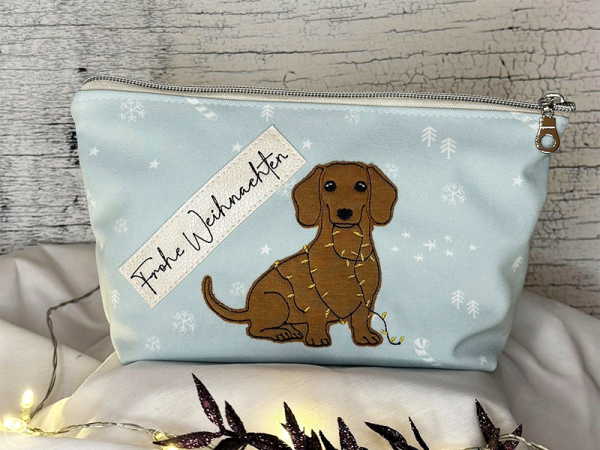 Dackel mit Lichterkette - doodle Stickdatei